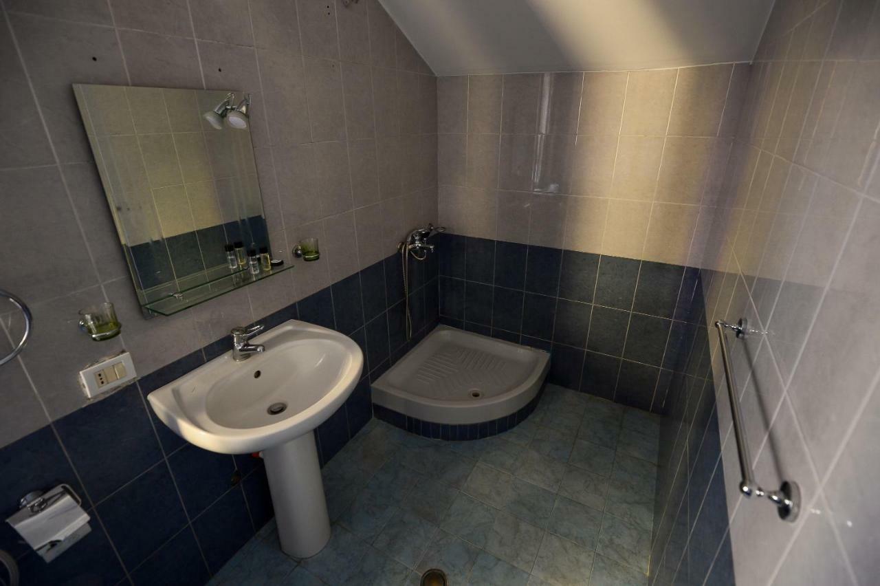 Hotel Niku Tiranë Luaran gambar