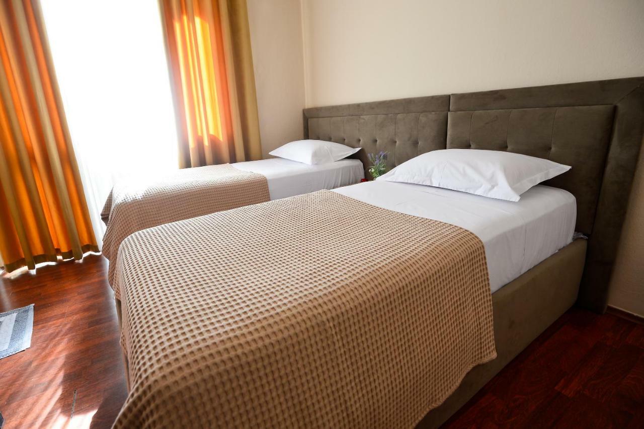 Hotel Niku Tiranë Luaran gambar