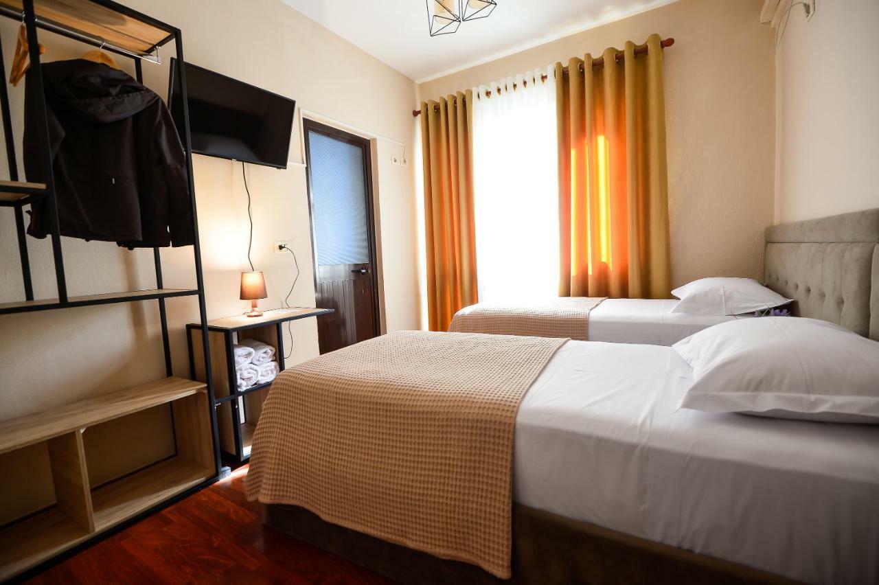 Hotel Niku Tiranë Luaran gambar
