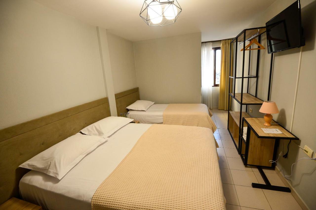 Hotel Niku Tiranë Luaran gambar